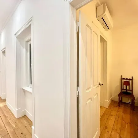 Beautiful Gloria - 120m2 With A/c And Garden شقة