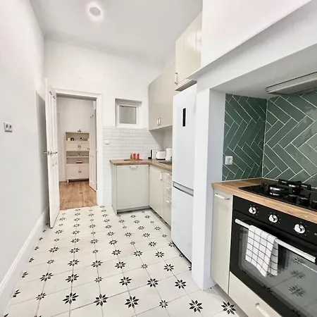 Apartamento Beautiful Gloria - 120m2 With A/c And Garden Lisboa